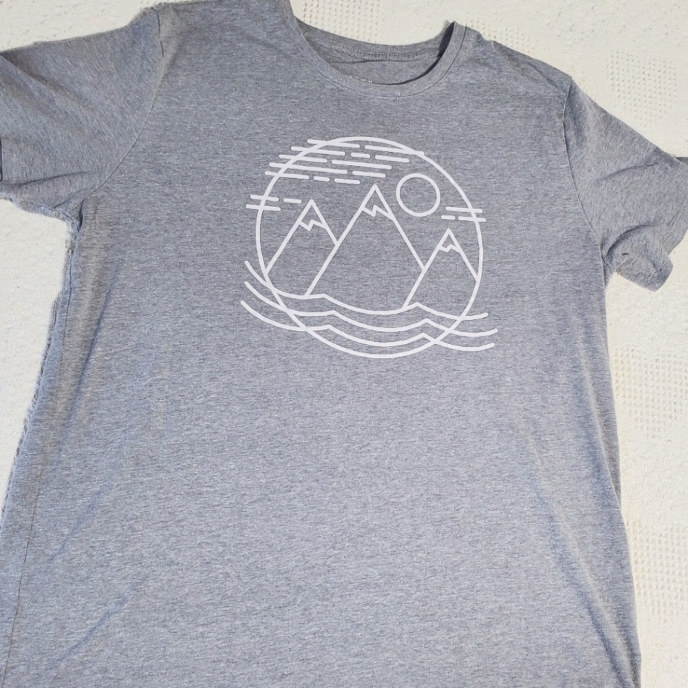 Women's light gray Goodfellow tee-shirt top with mountain logo size xl - Picture 2 of 9